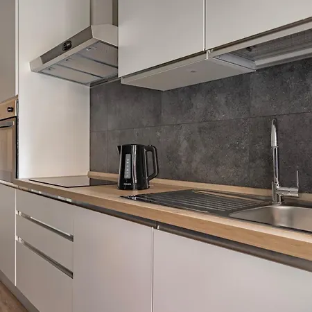 Vatican Modern Family - 3 Bedroom Apartment *