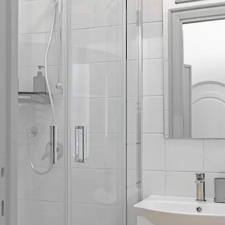 Vatican Modern Family - 3 Bedroom Apartment Rom